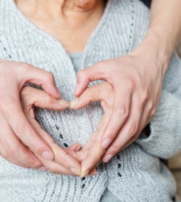 Top 5 karácsonyi ajándékötlet időseknek – Praktikus és egészségmegőrző meglepetések